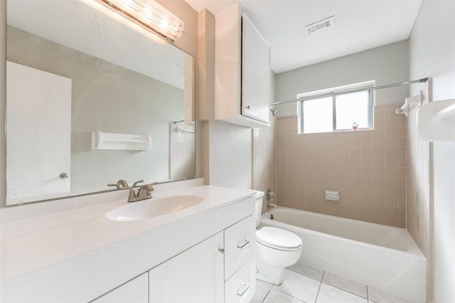 7015 Pine Vista Lane, Houston, TX 77092