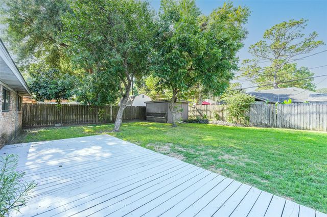 7015 Pine Vista Lane, Houston, TX 77092