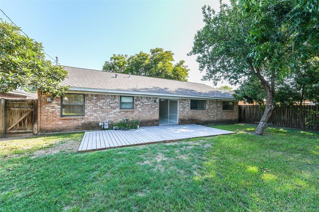 7015 Pine Vista Lane, Houston, TX 77092