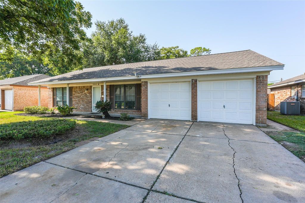 7015 Pine Vista Lane, Houston, TX 77092