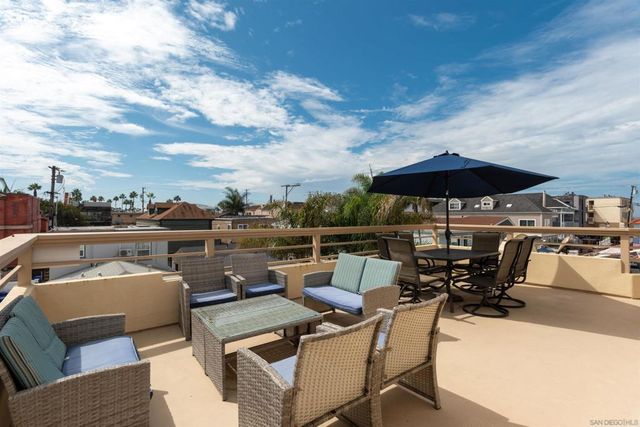 748 Isthmus Ct, San Diego, CA 92109