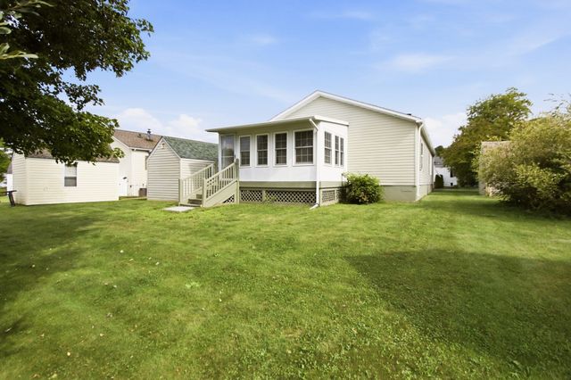 177 Songbird, Tiverton, RI 02878