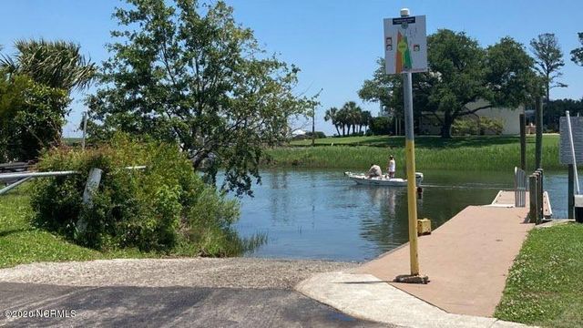 76 Hughes Road, Hampstead, NC 28443