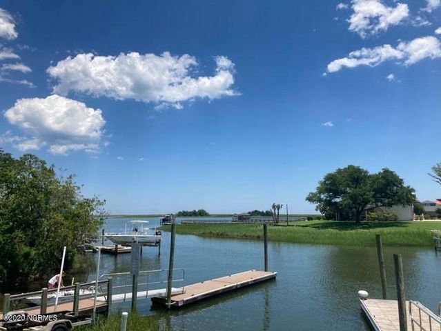 76 Hughes Road, Hampstead, NC 28443