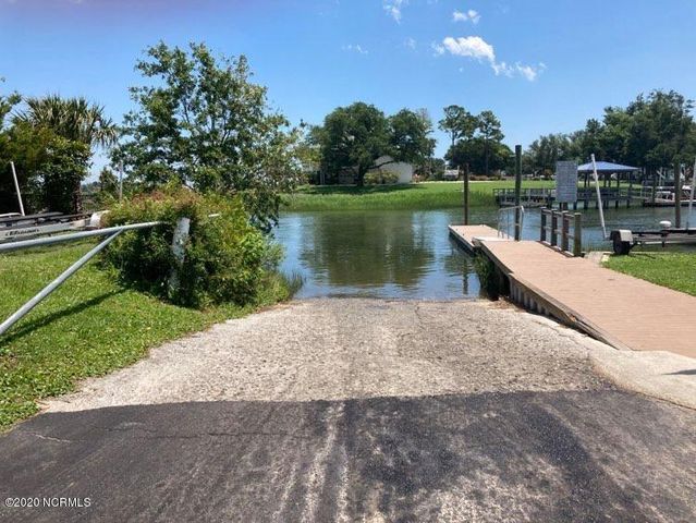 76 Hughes Road, Hampstead, NC 28443