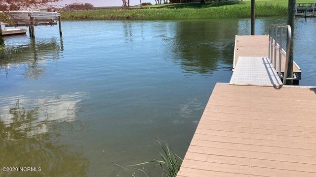 76 Hughes Road, Hampstead, NC 28443