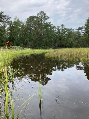 76 Hughes Road, Hampstead, NC 28443