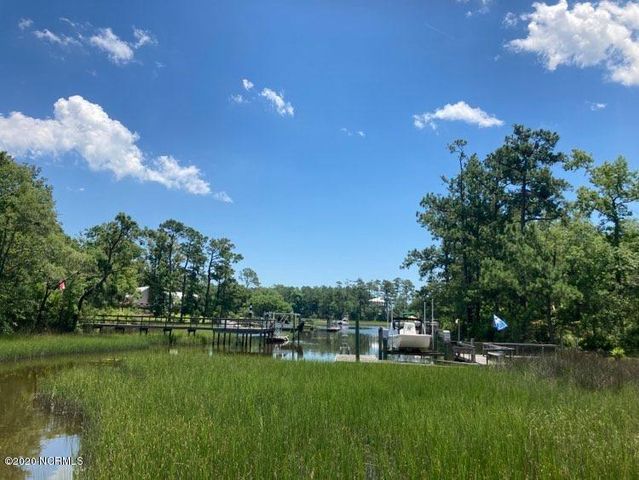 76 Hughes Road, Hampstead, NC 28443