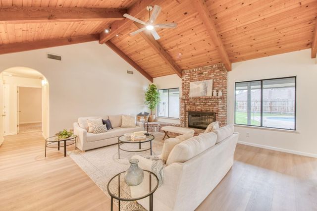 1377 E El Paso Avenue, Fresno, CA 93720