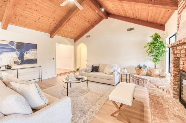 1377 E El Paso Avenue, Fresno, CA 93720