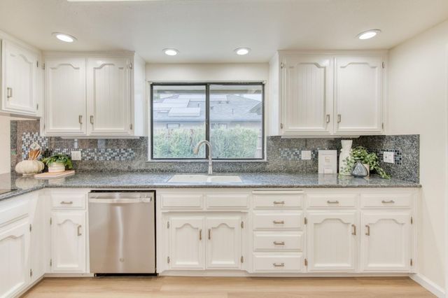 1377 E El Paso Avenue, Fresno, CA 93720