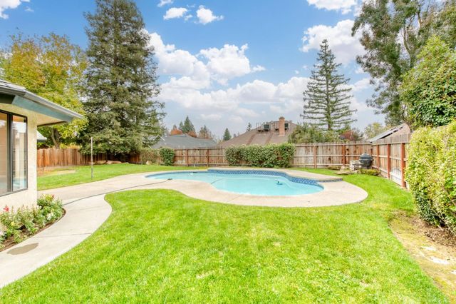 1377 E El Paso Avenue, Fresno, CA 93720