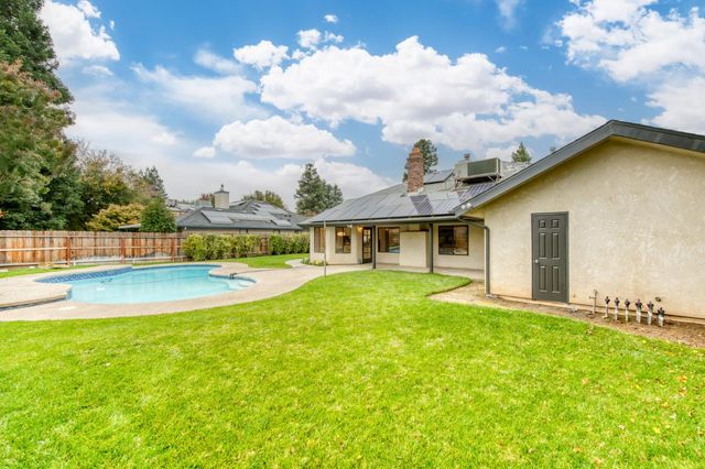 1377 E El Paso Avenue, Fresno, CA 93720