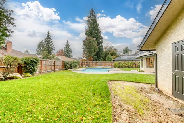 1377 E El Paso Avenue, Fresno, CA 93720