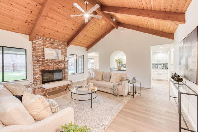 1377 E El Paso Avenue, Fresno, CA 93720