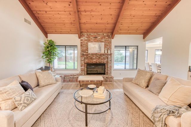 1377 E El Paso Avenue, Fresno, CA 93720