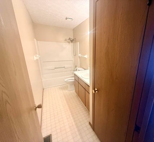 811 Crofton Place, Reynoldsburg, OH 43068