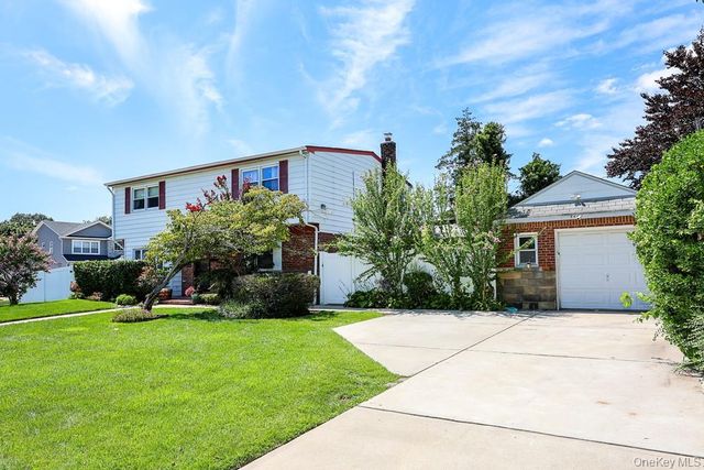 844 Hemlock Street, Franklin Square, NY 11010