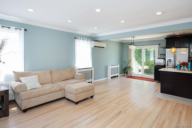844 Hemlock Street, Franklin Square, NY 11010