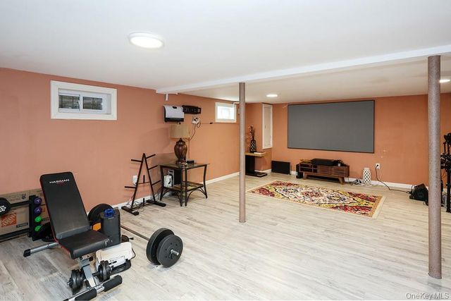 844 Hemlock Street, Franklin Square, NY 11010