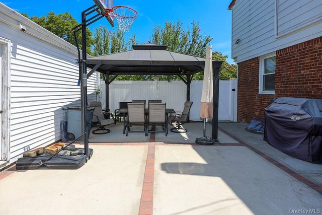 844 Hemlock Street, Franklin Square, NY 11010