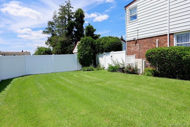 844 Hemlock Street, Franklin Square, NY 11010