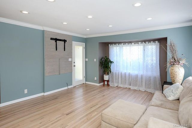 844 Hemlock Street, Franklin Square, NY 11010