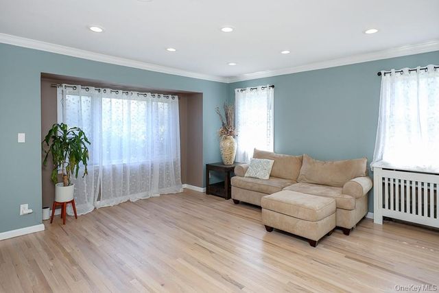 844 Hemlock Street, Franklin Square, NY 11010