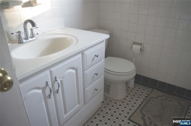 129 River Drive B, Elmwood Park, NJ 07407