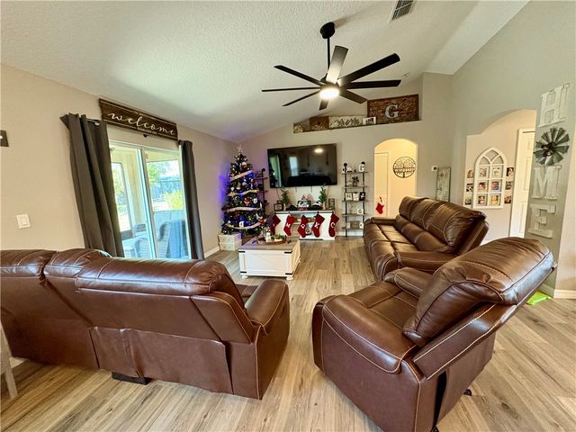 8425 105th Avenue, Vero Beach, FL 32967