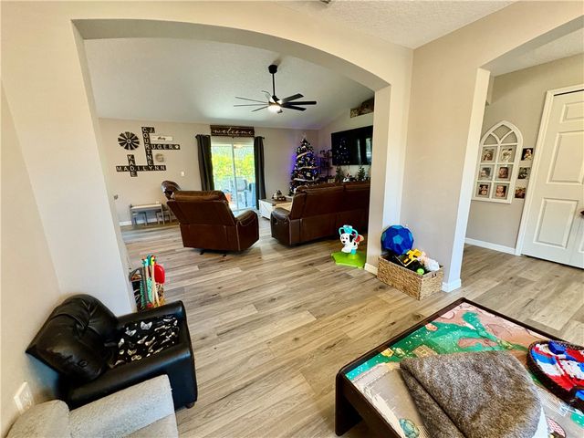 8425 105th Avenue, Vero Beach, FL 32967