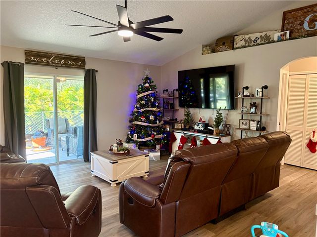 8425 105th Avenue, Vero Beach, FL 32967