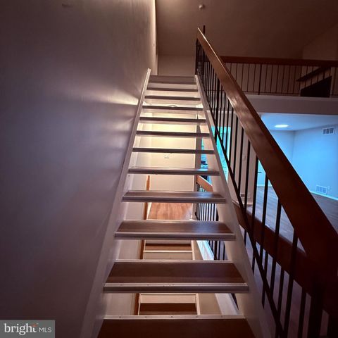 244 EVERLY CT, Mount Laurel, NJ 08054