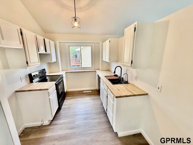 7106 S 145th Street, Omaha, NE 68138