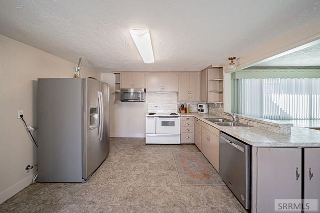 2955 S Central Avenue, Ammon, ID 83402