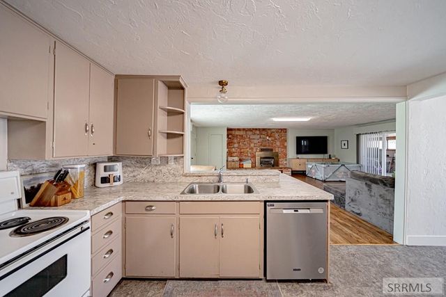 2955 S Central Avenue, Ammon, ID 83402