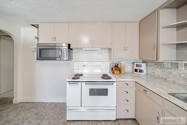 2955 S Central Avenue, Ammon, ID 83402