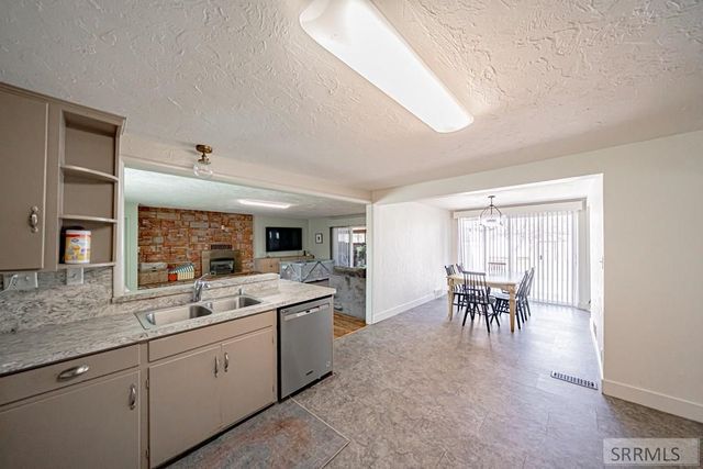 2955 S Central Avenue, Ammon, ID 83402