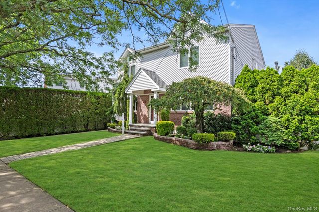 121 Strattford Road, New Hyde Park, NY 11040