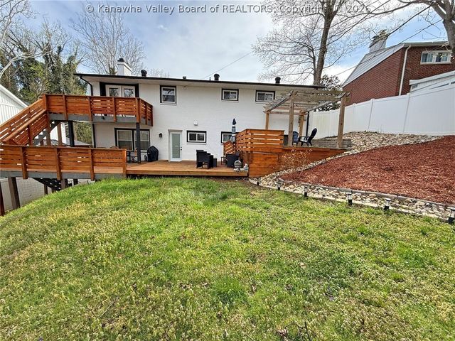 13 Elwood Drive, Huntington, WV 25705