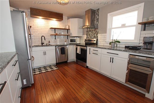 13 Elwood Drive, Huntington, WV 25705