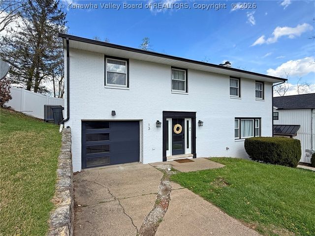 13 Elwood Drive, Huntington, WV 25705