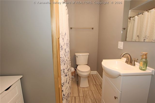 13 Elwood Drive, Huntington, WV 25705