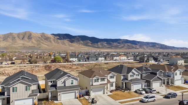 3784 N DORIS LOOP RD, Eagle Mountain, UT 84005