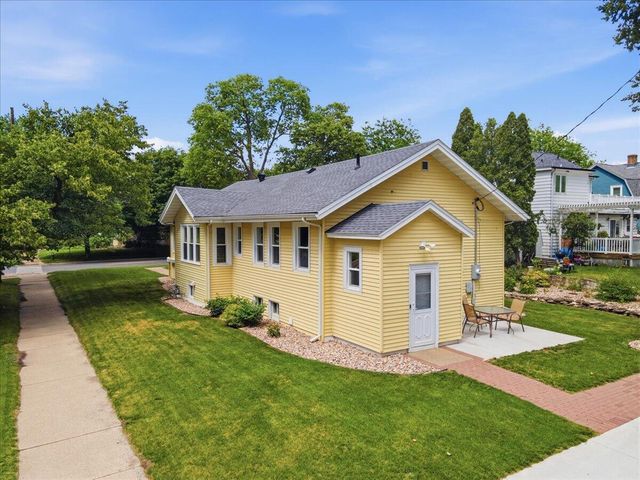 1702 Cass STREET, La Crosse, WI 54601