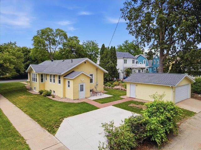 1702 Cass STREET, La Crosse, WI 54601