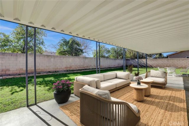 877 Wedgewood Court, Rialto, CA 92376