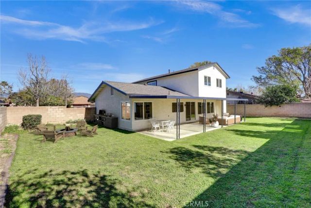 877 Wedgewood Court, Rialto, CA 92376