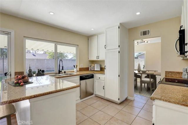 877 Wedgewood Court, Rialto, CA 92376