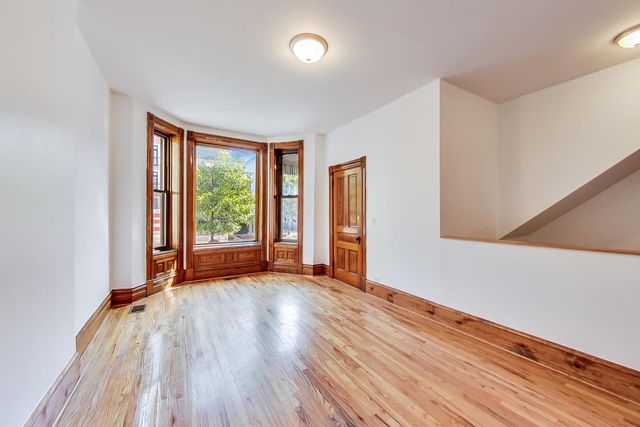 1138 W Addison Street 1, Chicago, IL 60613